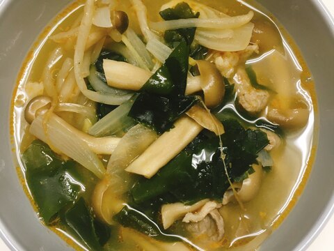 ラー油でピリ辛☆残り野菜の中華風スープ